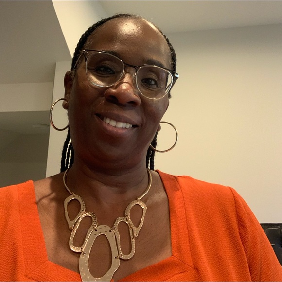 Meet your Posher, Sharon - Picture 2 of 2